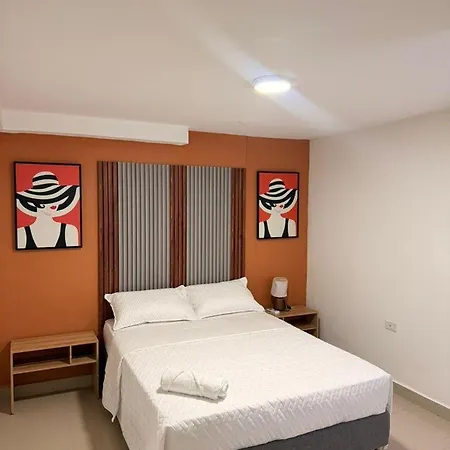 Es Hotel