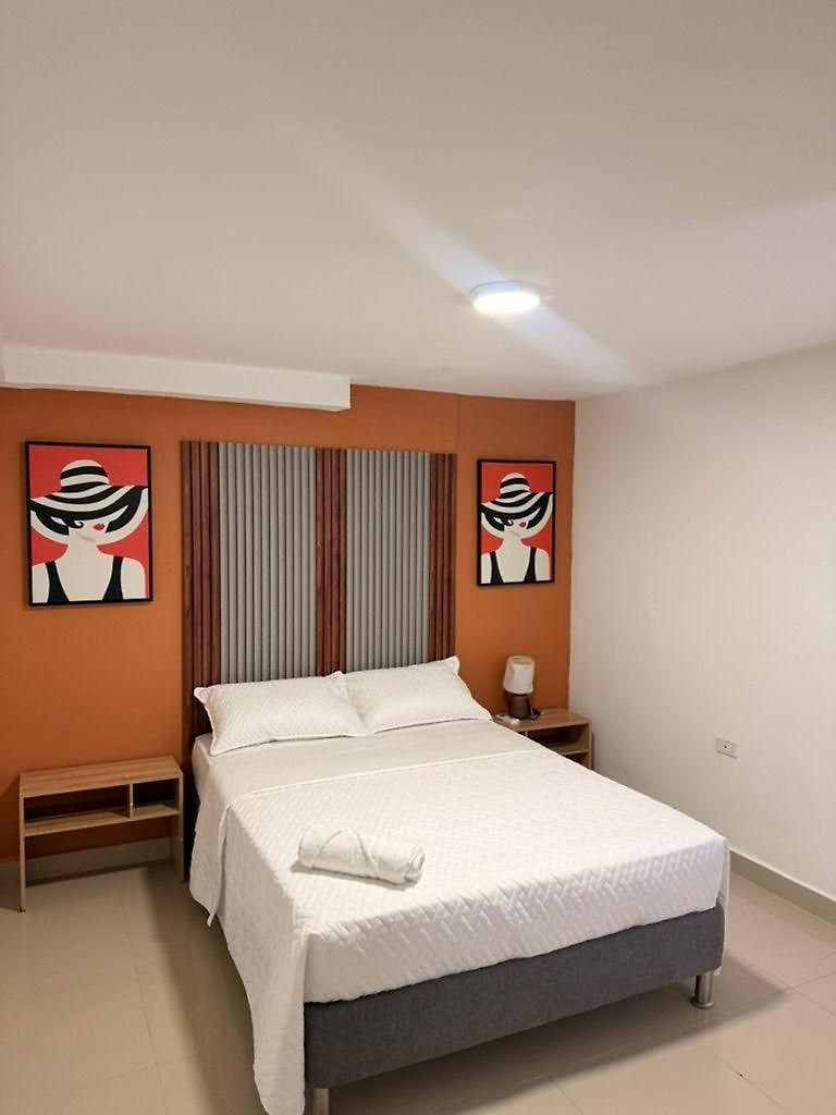 Es Hotel